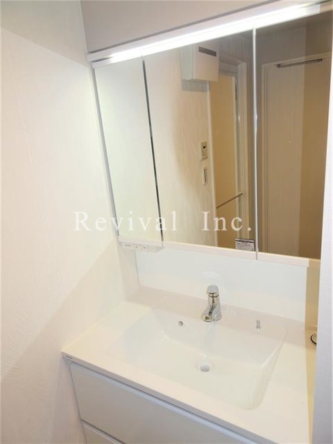 洗面設備　毎日の身だしなみチェックには必須です