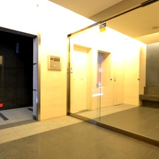 エントランス　ゆとりのあるエントランスです