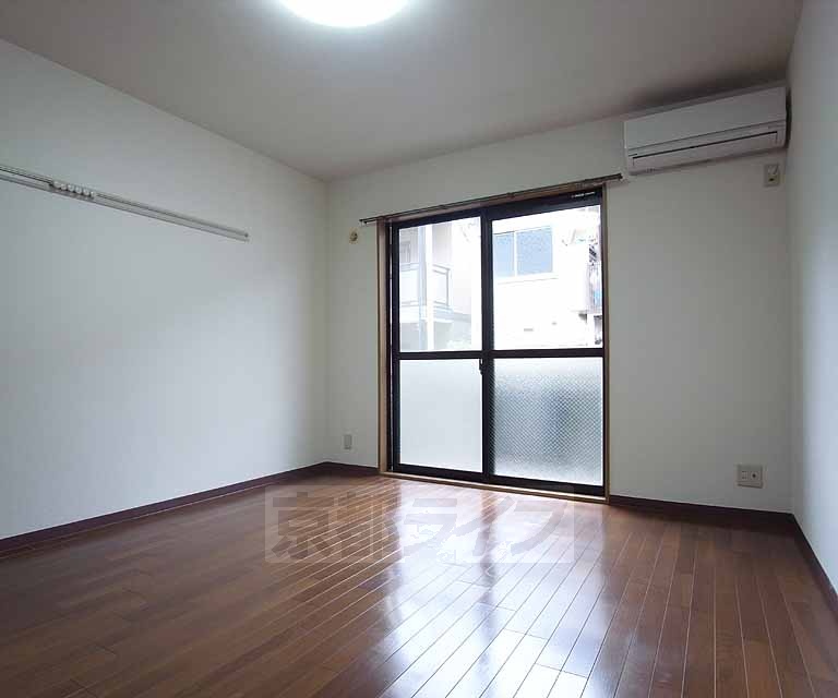 居室・リビング　広々としたお部屋ですね。