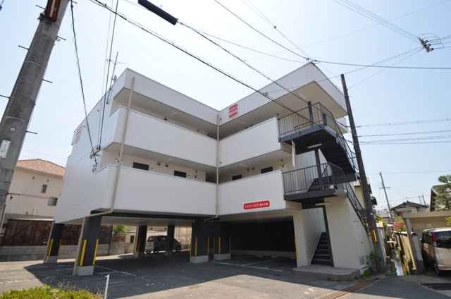 建物外観　都心からは離れており、日当りも良く、静かに暮らせそうな物件で