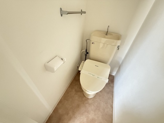 トイレ　別部屋の写真です。