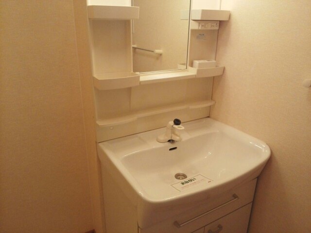 洗面設備　コンパクトで使いやすい洗面所