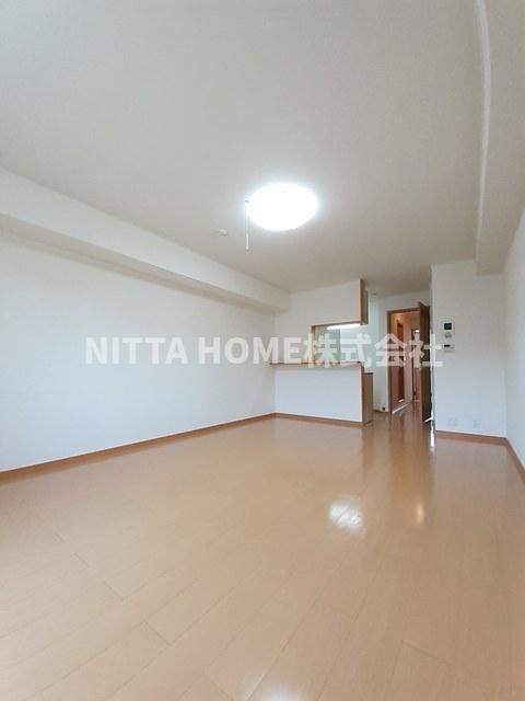 居室・リビング　リビング広々１４．１帖あります♪