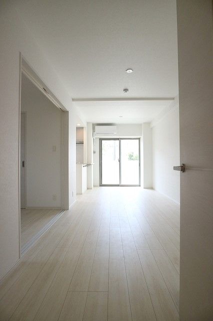 居室・リビング　こちらのリビングで趣味の時間をお楽しみください