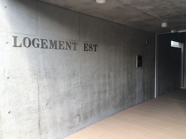 エントランス　落ち着いたエントランスです