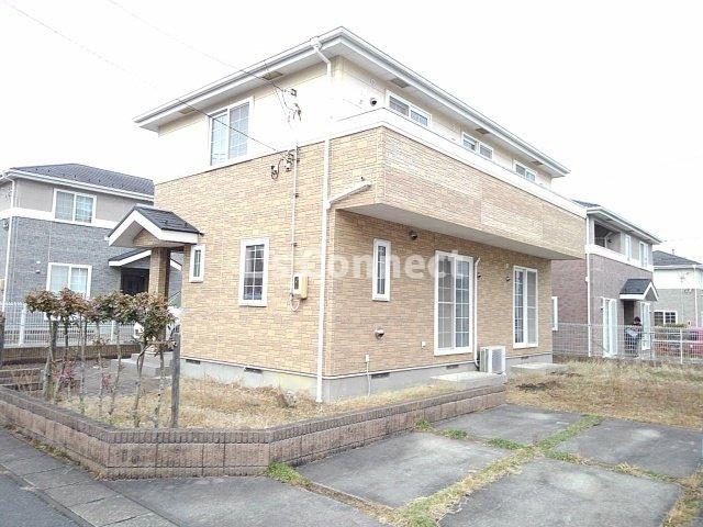 建物外観　２００４年築の一戸建。