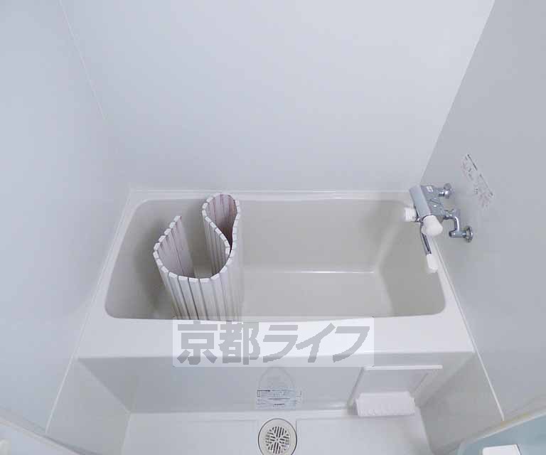 バス・シャワールーム　深いお風呂です。