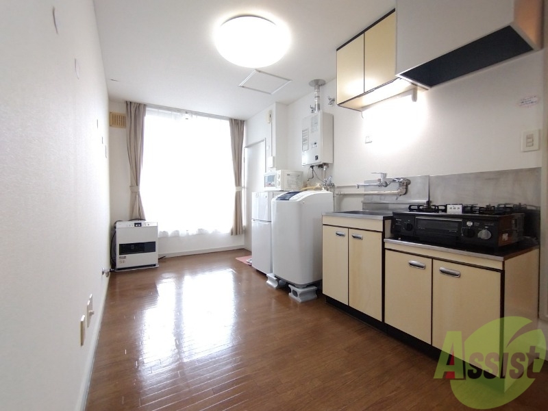 居室・リビング　７帖のダイニングキッチン。ご飯を食べるお部屋ですね。