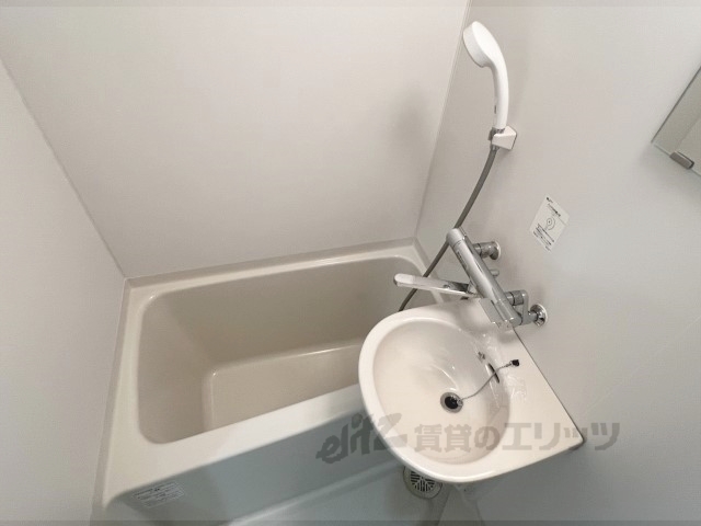 バス・シャワールーム　玄関からの目線