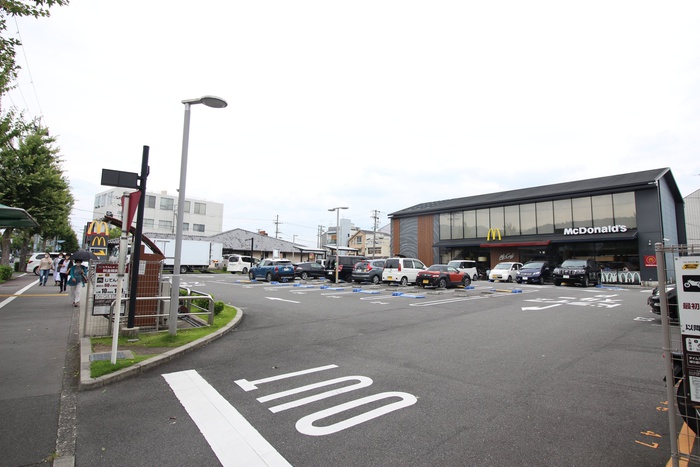飲食店　マクドナルド　金閣寺店（飲食店）まで450m