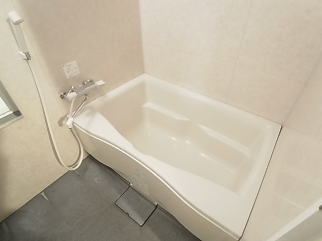 バス・シャワールーム　浴室乾燥機付きのバスルーム