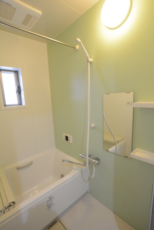 バス・シャワールーム　浴室乾燥機・追い焚き機能付き風呂