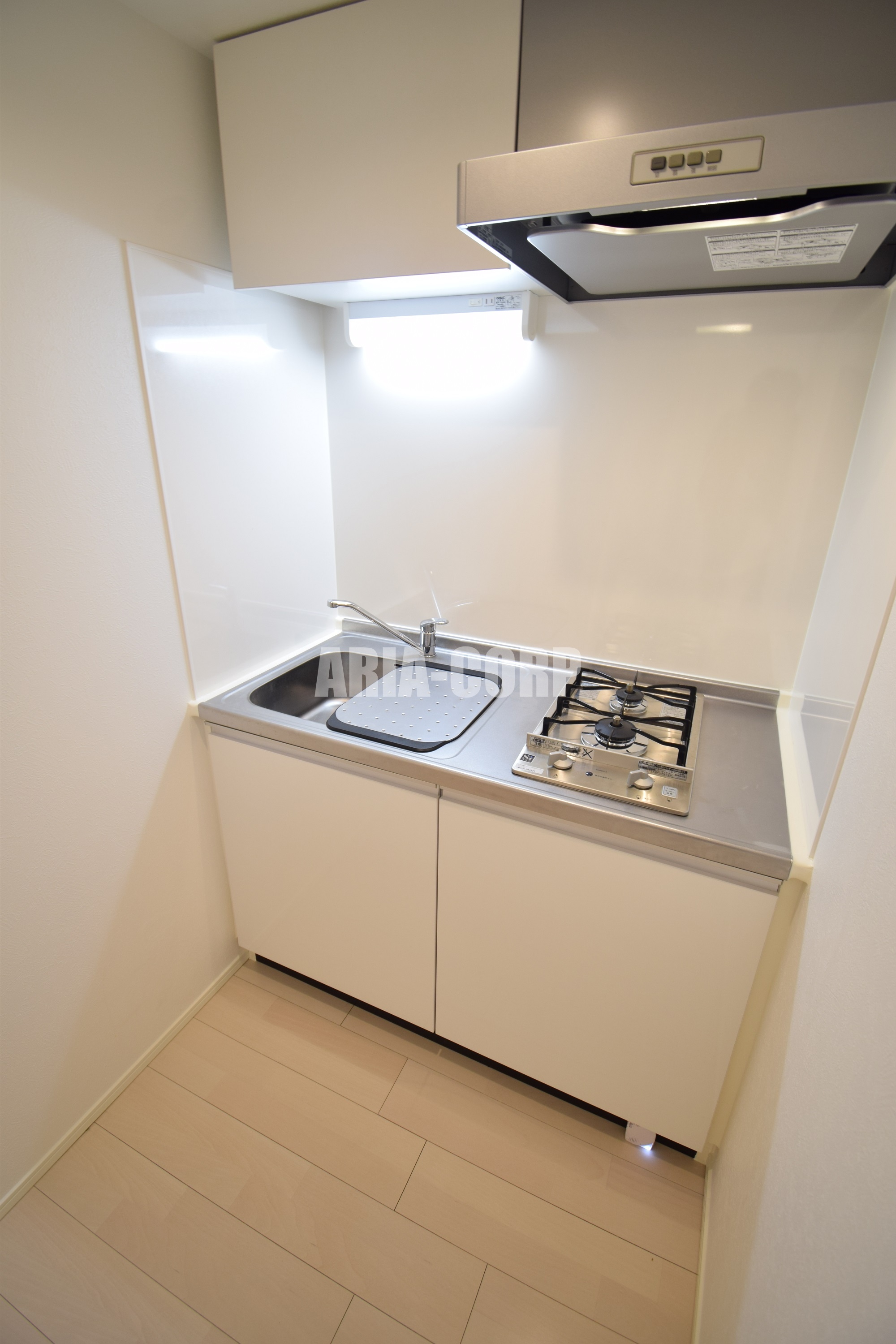 キッチン　人気の２口コンロ、お料理や洗い物時に役立つ補助プレート付♪