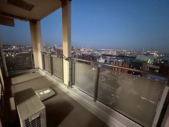 バルコニー　開放的で明るい空間を演出してくれるバルコニーです