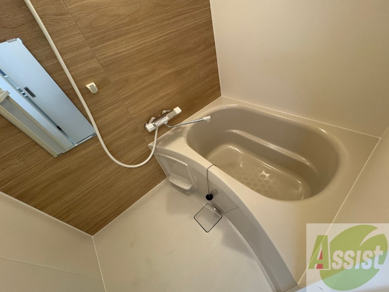 バス・シャワールーム　お風呂になります。一日の疲れを癒してくださいね。