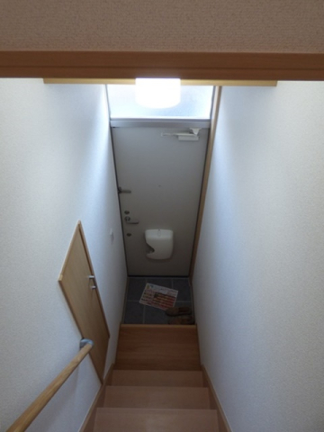 玄関　※写真は他号室です