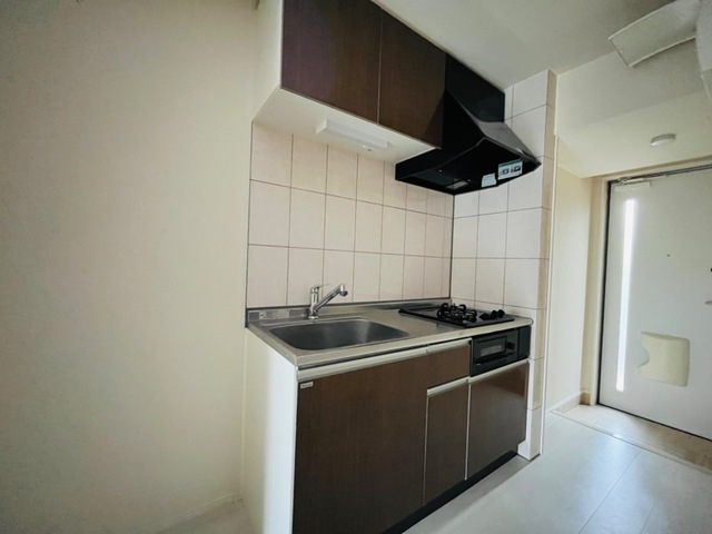 キッチン　写真は同じメーカーの別物件を参考にしたイメージです。