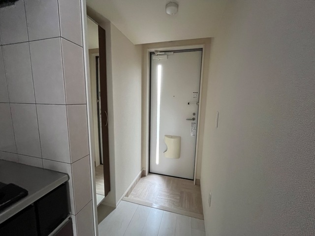 玄関　写真は同じメーカーの別物件を参考にしたイメージです。