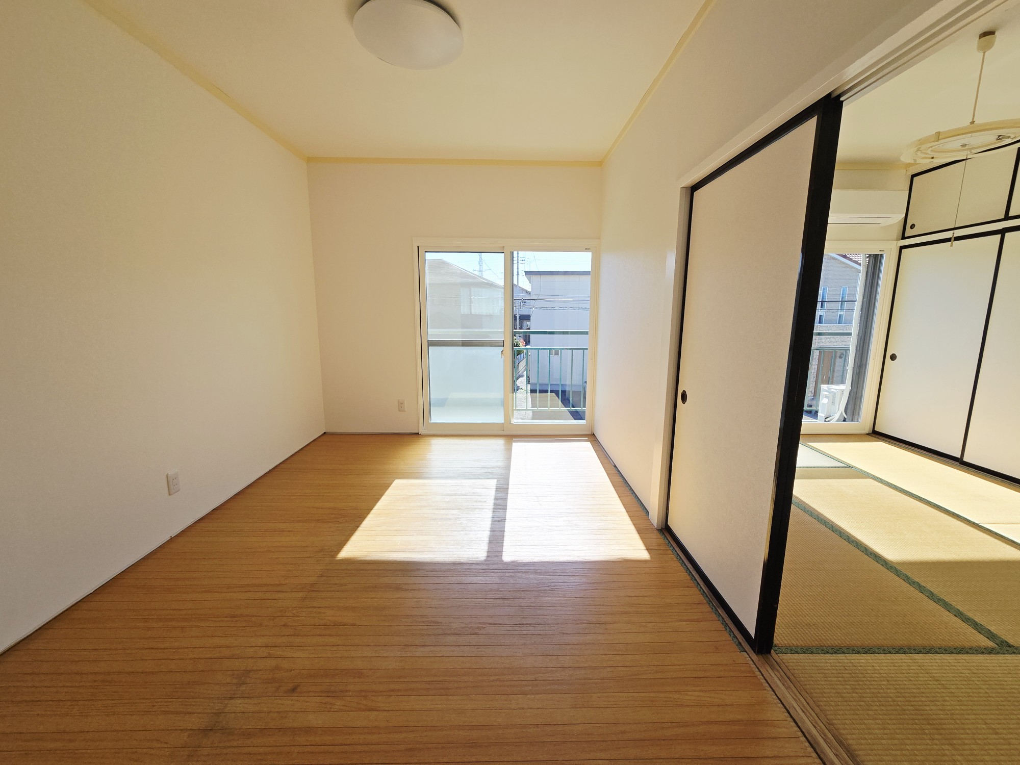 居室・リビング　日当たりの良いリビング