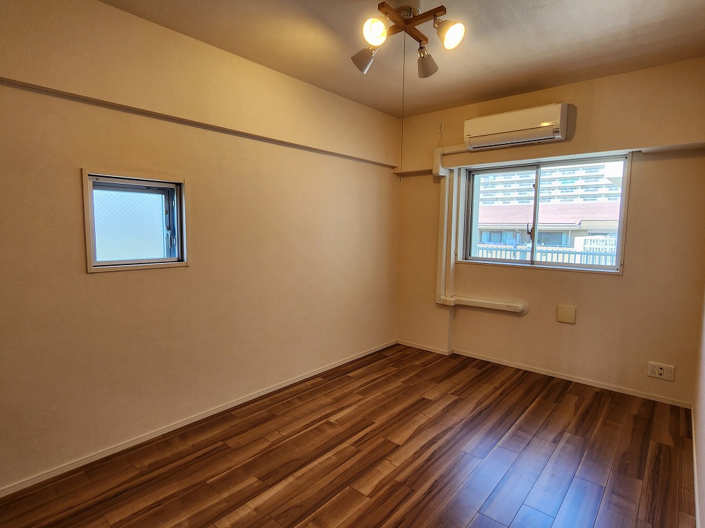 その他設備　共用部側寝室　エアコン付角部屋