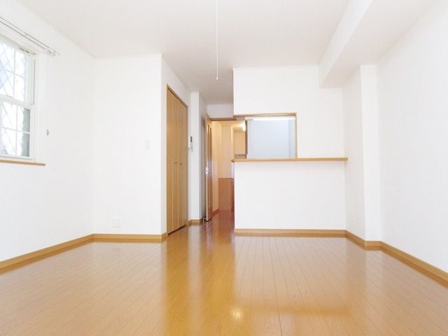 居室・リビング　★きれいなフローリングの明るい洋室です★