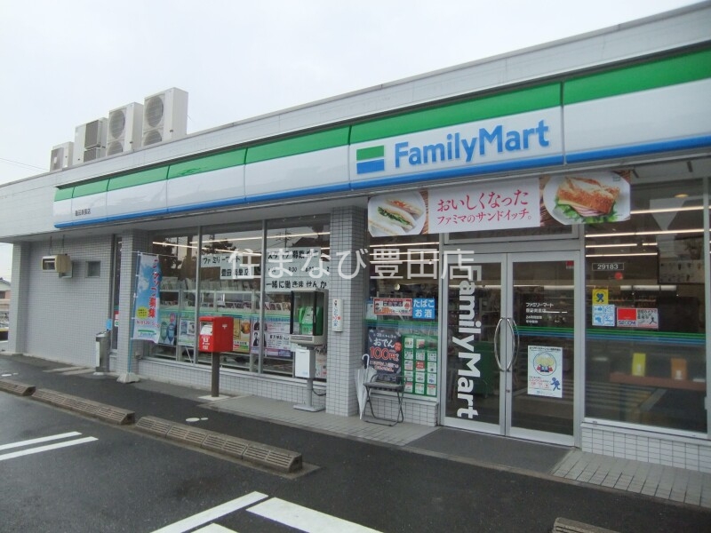 コンビニ　ファミリーマート豊田美里店（コンビニ）まで713m
