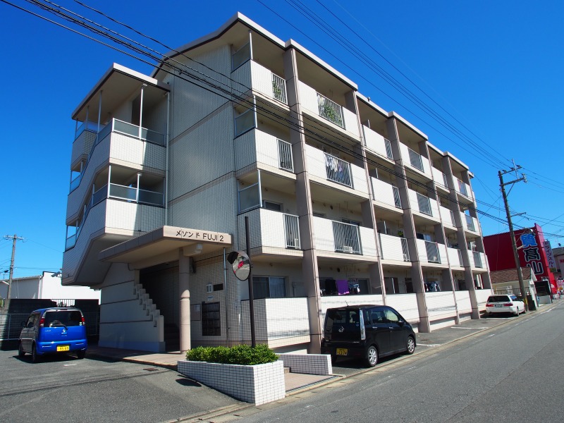 建物外観　全体改修実施済み☆スーパー・公園徒歩圏内にございます！防犯カ