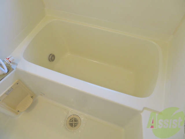 バス・シャワールーム　綺麗なお風呂で、気持ち良く浴槽に浸かれそうですね。