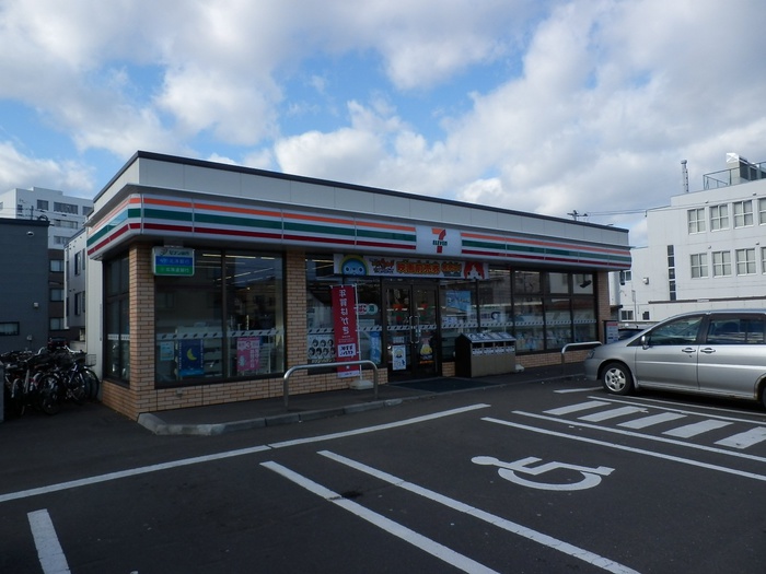 コンビニ　セブンイレブン菊水五条店（コンビニ）まで50m