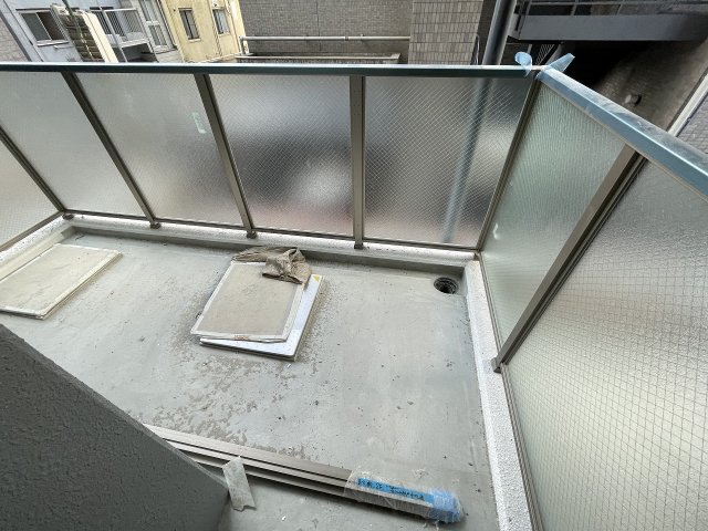 バルコニー　暖かな日差しのふりそそぐバルコニー