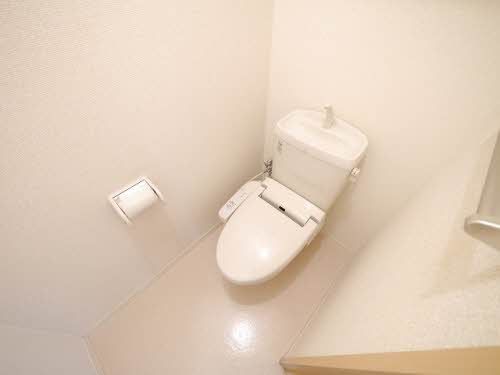 トイレ　温水洗浄便座