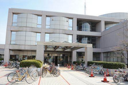 図書館　世田谷区立中央図書館（図書館）まで952m