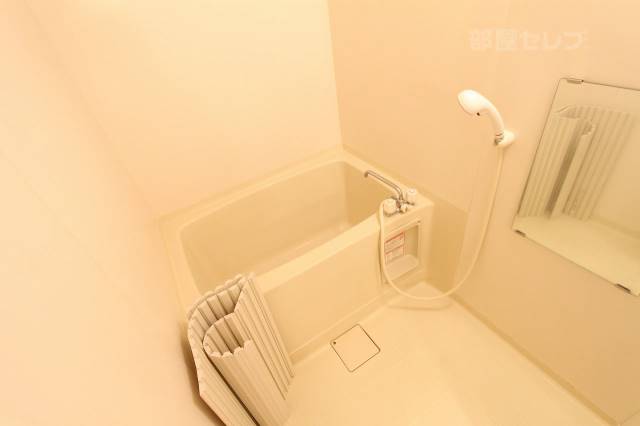 バス・シャワールーム　１日の疲れを癒しましょう。