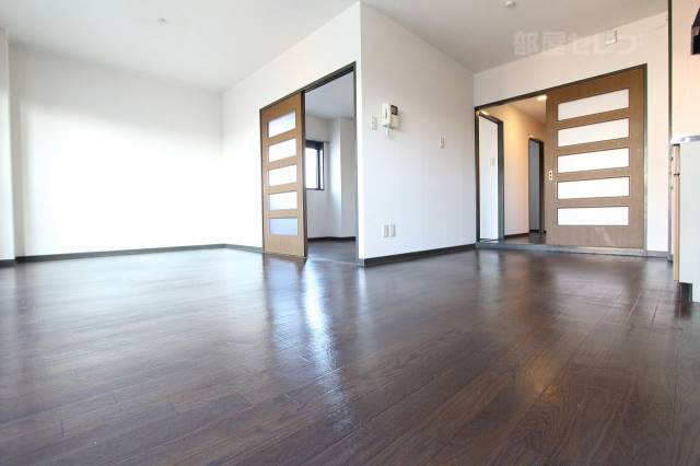 居室・リビング　広々リビング。