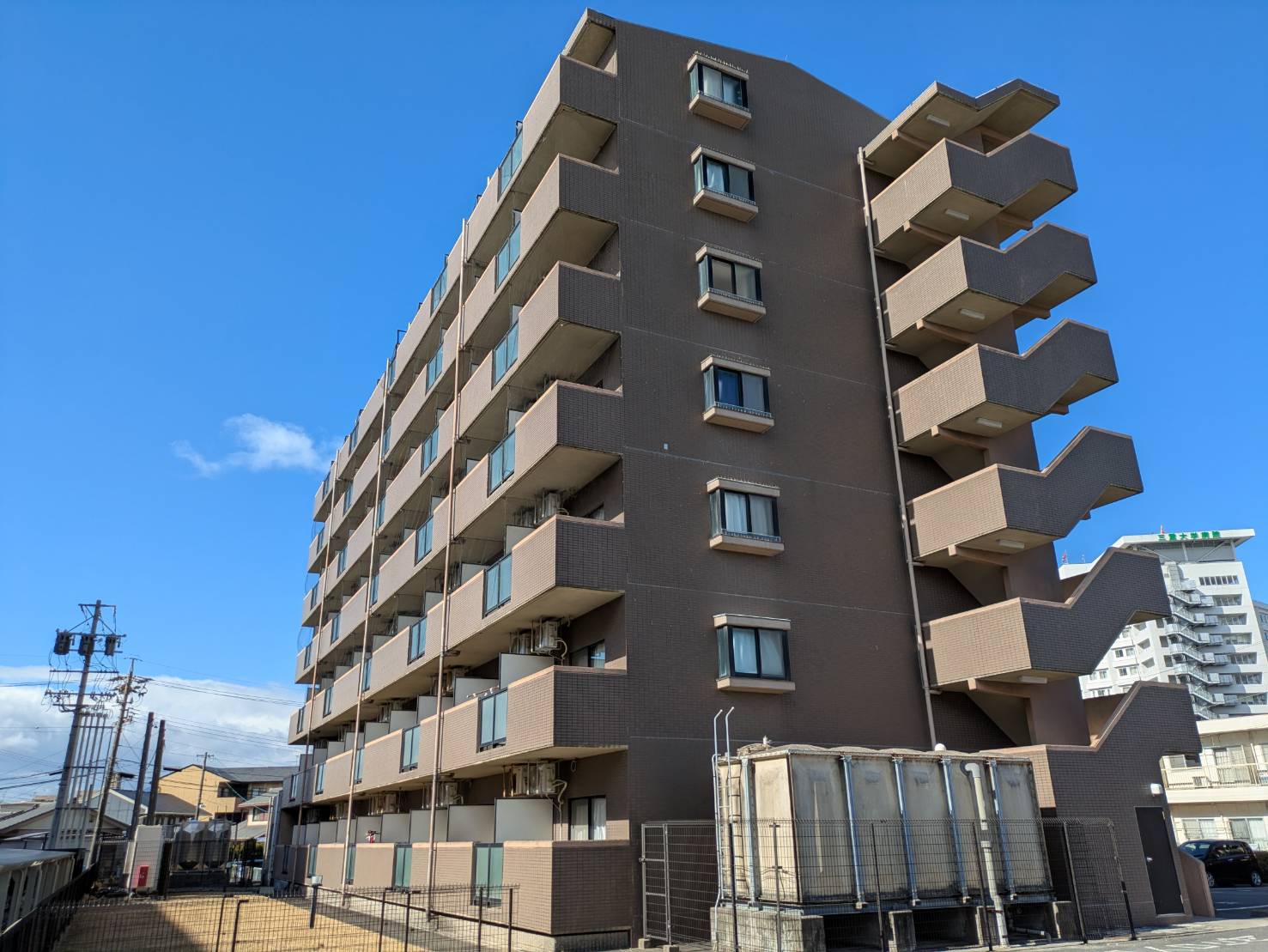 建物外観　三重大学病院近く、鉄筋コンクリート造マンション