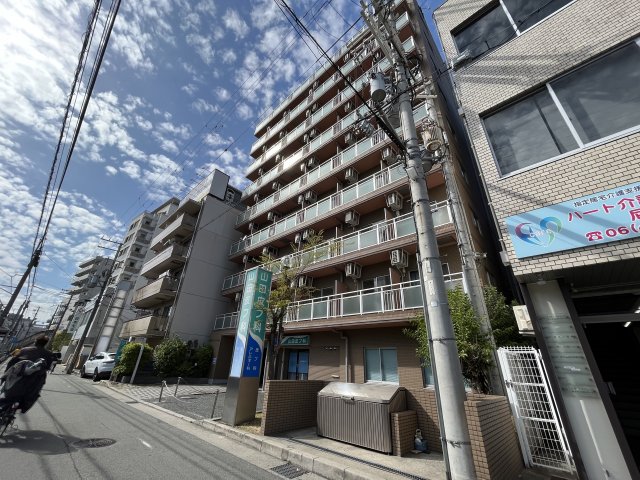 建物外観　オートロックで外部の人間が簡単に出入りできないため安心です。