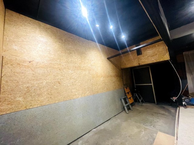 その他部屋・スペース　ガレージ天井はダクトレールで明るくおしゃれな空間になってます