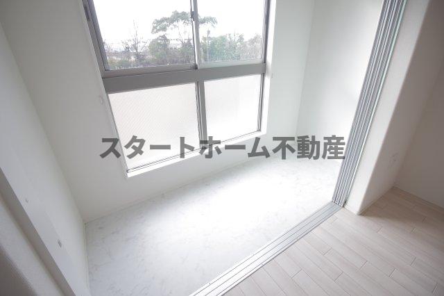 バルコニー　開放的で明るい空間を演出してくれるバルコニーです