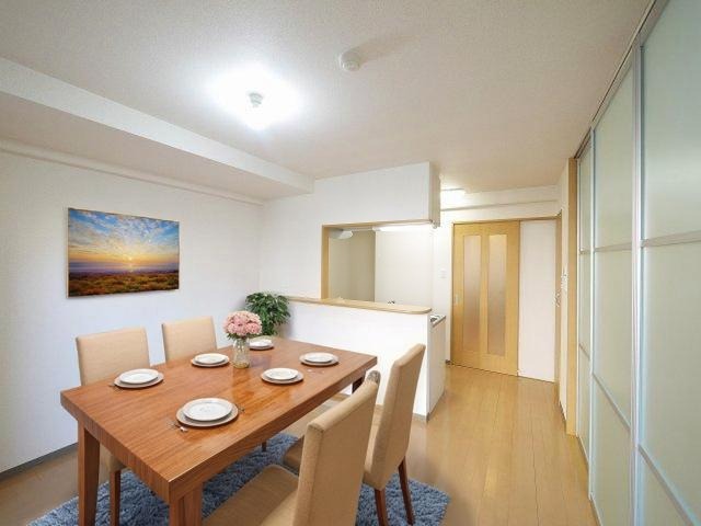 居室・リビング　CGで家具等を配置したもので家具等は含まれません