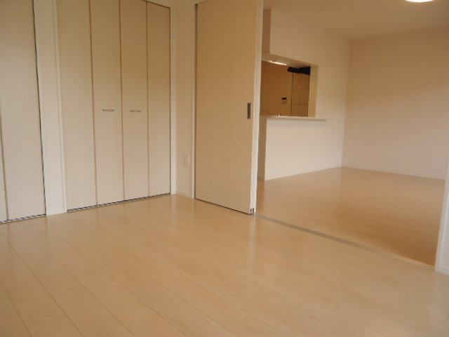 その他部屋・スペース　洋室からリビング