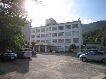 小学校　広島市立安北小学校（小学校）まで728m