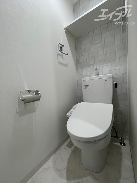 トイレ　洗浄付きトイレになります。