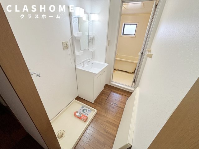 洗面設備　同物件の別部屋になります。