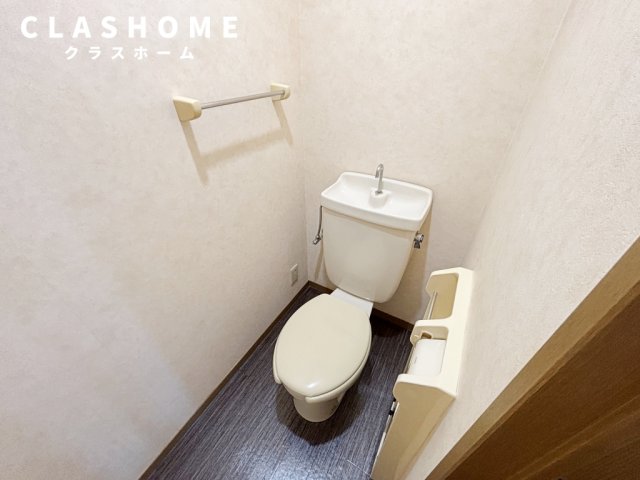 トイレ　同物件の別部屋になります。