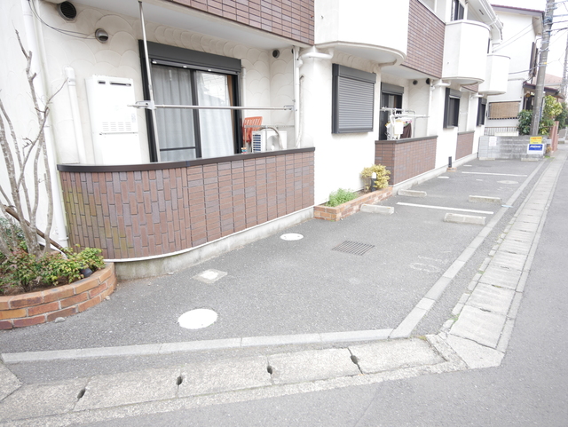 駐車場　★敷地内に駐車場がございます★