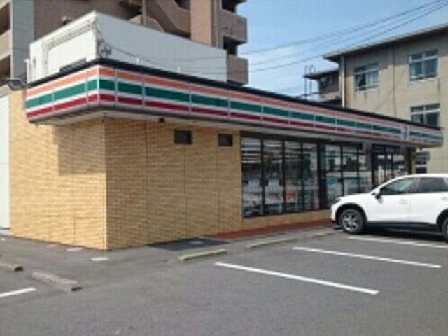 コンビニ　セブンイレブン石部文化ホール前（コンビニ）まで550m