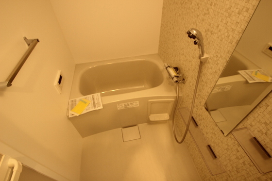 バス・シャワールーム　※別部屋の写真です