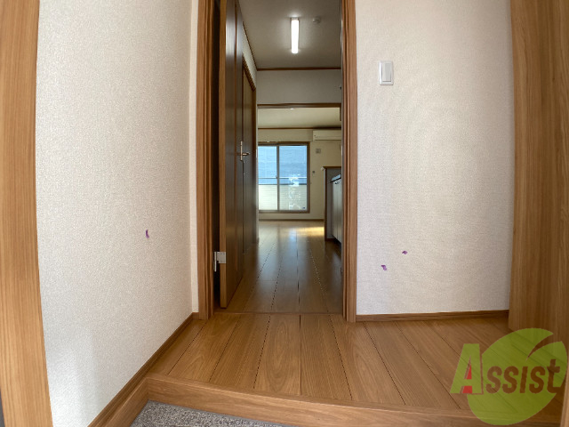 玄関　玄関の様子です。明るい印象ですね。気分もあがりそう。