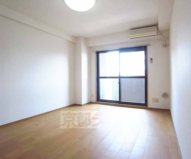 居室・リビング　広々洋室！