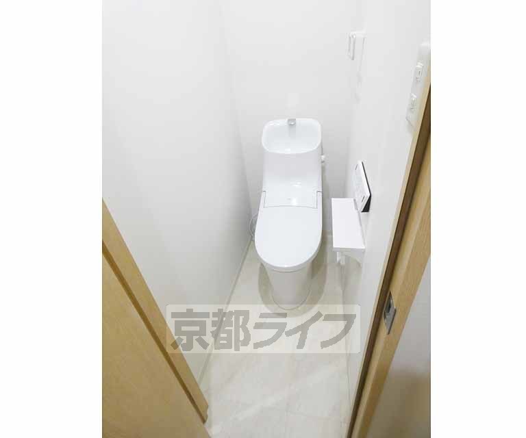 トイレ　水周りは新調しています